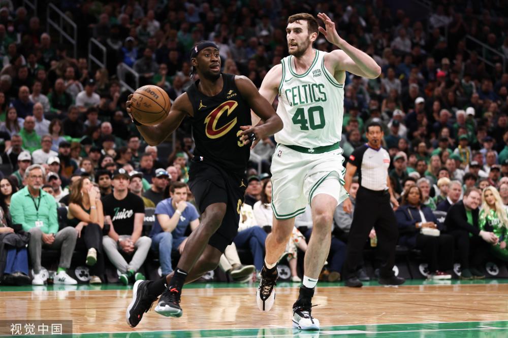 运动员们在 运动员们在