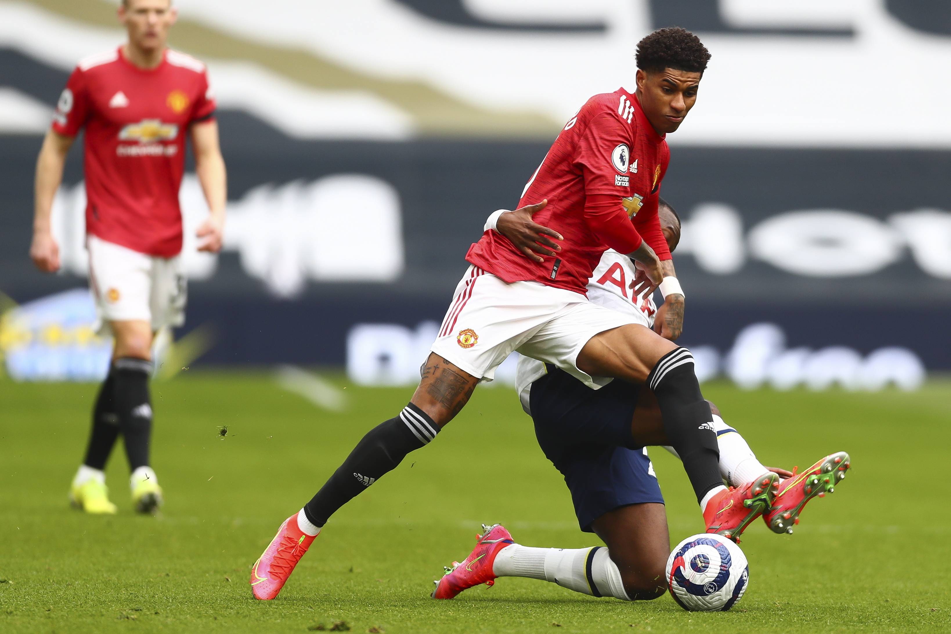 她迅速调整 她迅速调整