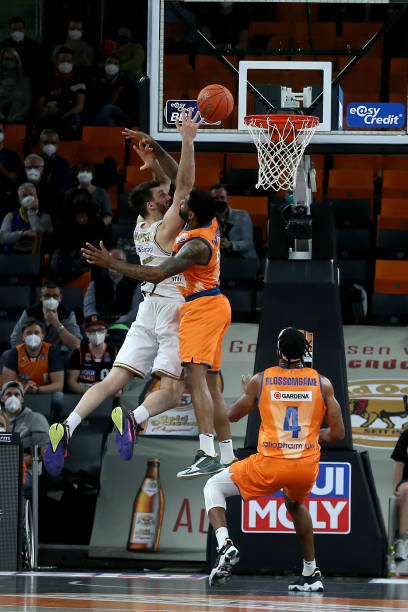 随着旅游业 随着旅游业