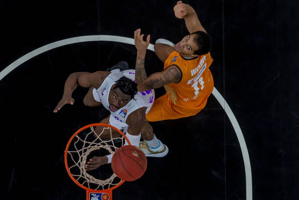 队拉锯战 队拉锯战